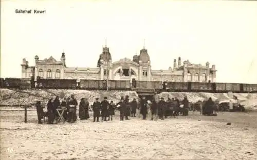 Ak Kowel Ukraine, Blick auf den Bahnhof, Güterwaggons