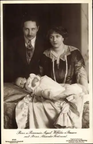 Ak Prinz August Wilhelm von Preußen, Alexandra Viktoria, mit Prinz Alexander Ferdinand, Liersch 4133