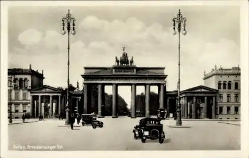 Ak Berlin Mitte, Brandenburger Tor, Fahrzeuge