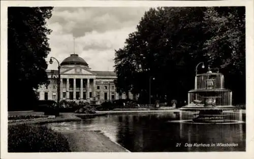 Ak Wiesbaden in Hessen, Kurhaus, Teich, Brunnen, Wandelhalle, Kuppel, Kurpark