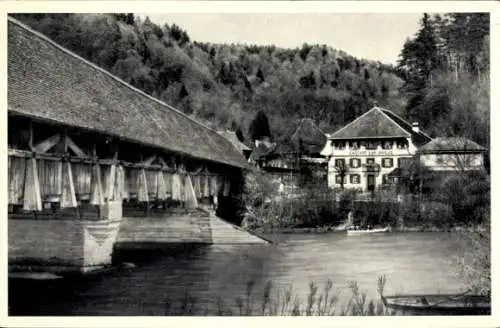 Ak Guemmenen Kanton Bern, Hotel Kreuz mit Brücke