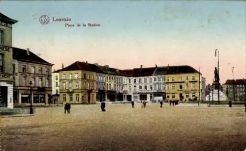 Ak Louvain Leuven Flämisch Brabant, Bahnhofsplatz, Denkmal, Passanten