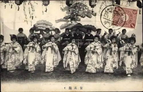 Ak Japan, Menschen in japanischer Tracht, Fest, Gruppenbild