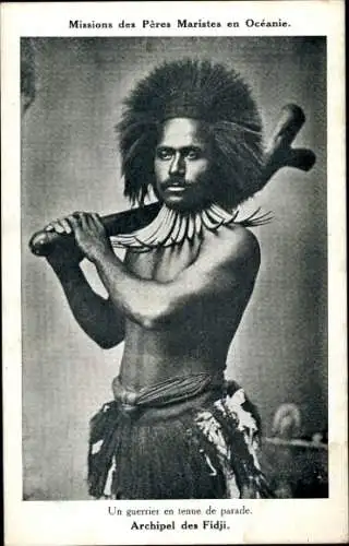 Ak Fidschi, Ein Krieger in Paradekleidung
