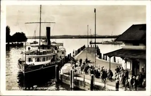 Ak Bregenz in Vorarlberg, Dampferhafen, Salondampfer, Passagiere