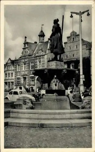 Ak Husum in Nordfriesland, Rathaus mit Asmussen Woldsen Brunnen