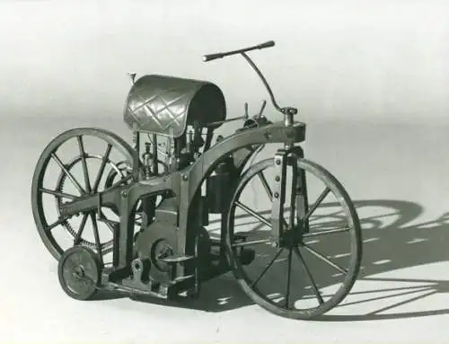 Foto Erstes Motorrad, Reitwagen von Gottlieb Daimler 1885