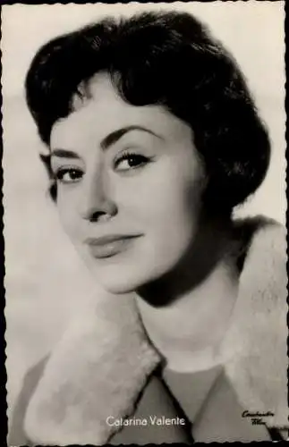 Ak Schauspielerin und Sängerin Caterina Valente, Portrait, Hier bin ich, hier bleib ich