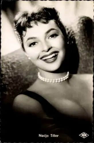 Ak Schauspielerin Nadja Tiller, Portrait