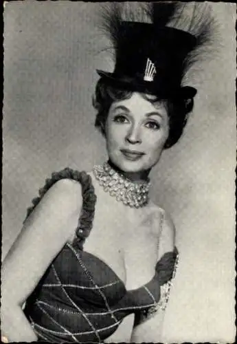 Ak Schauspielerin Lilli Palmer, Portrait mit Zylinder, Dekollete, Halskette