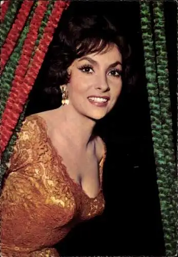 Ak Schauspielerin Gina Lollobrigida, Portrait