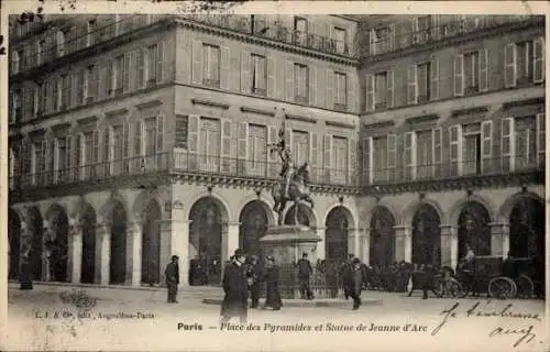 Ak Paris I Louvre, Place des Pyramides und Statue von Jeanne d'Arc