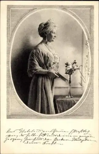 Ak Kaiserin Auguste Viktoria, Standportrait, Perlenkette, Fächer, Vaterländischer Frauenverein