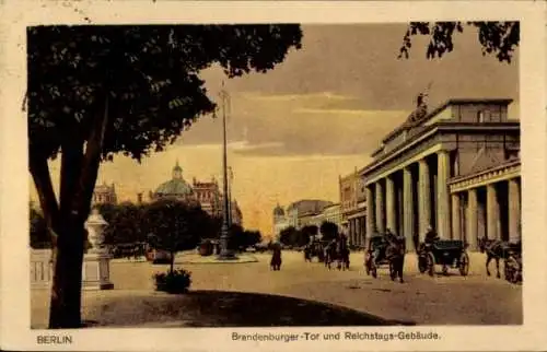 Ak Berlin, Brandenburger Tor, Reichstagsgebäude, Kutschen