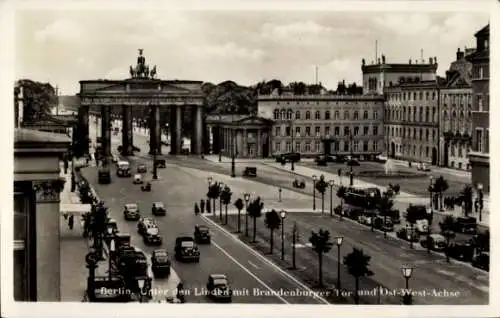 Ak Berlin Mitte, Brandenburger Tor, Unter den Linden, Ost-West-Achse