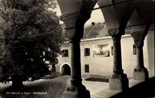 Ak Millstatt am See Kärnten, Stiftshof