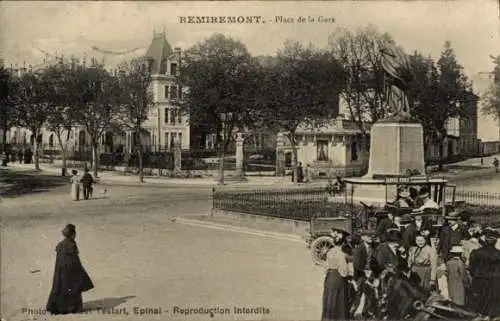 Ak Remiremont Lothringen Vosges, Place de la Gare, Denkmal
