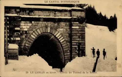 Ak Le Lioran Cantal, Eingang zum Straßentunnel im Winter