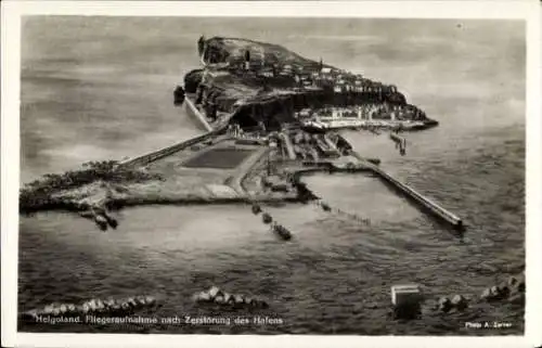 Ak Nordseeinsel Helgoland, Fliegeraufnahme nach Zerstörung des Hafens