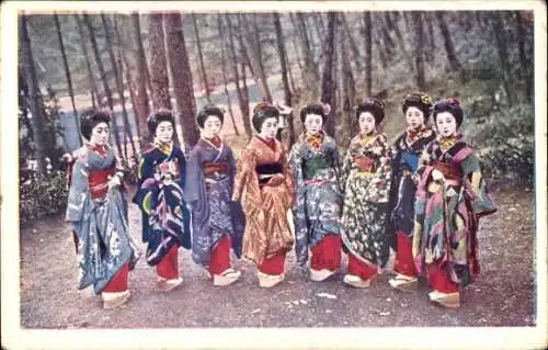 Ak Japan, Mädchen in japanischer Tracht, Gruppenbild, Wald