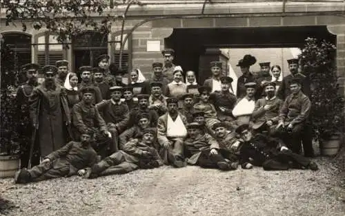 Foto Ak Mühlacker im Enzkreis, Lazarett, Soldaten in Uniform, Krankenschwestern