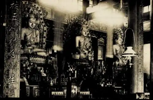 Ak Buddhistisches Tempel, Innenansicht