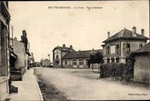 Ak Neuves Maisons Meurthe et Moselle, La Gare, Außenansicht