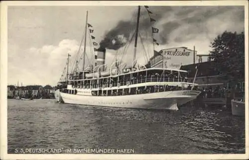 Ak Świnoujście Swinemünde Pommern, Fährschiff SS Deutschland im Hafen