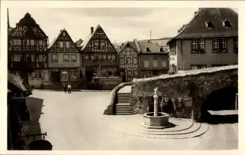 Ak Idstein im Taunus Hessen. König Adolf Platz, Fachwerkhäuser, Rathaus, Löwenbrunnen