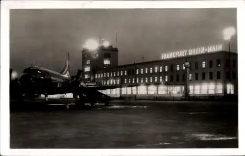 Ak Frankfurt am Main, Flughafen Rhein Main bei Nacht, Passagierflugzeug