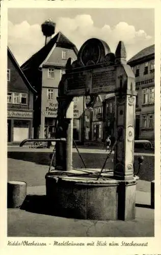 Ak Nidda in Oberhessen, Marktbrunnen, Storchennest