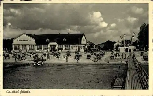 Ak Ostseebad Grömitz in Holstein, Strandhalle, Seebrücke, Strand