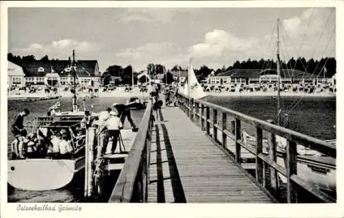 Ak Ostseebad Grömitz in Holstein, Landungsbrücke, Strand, Promenande