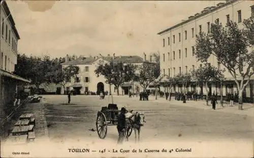 Ak Toulon Var, Der Hof der Kaserne der 4. Kolonialzeit