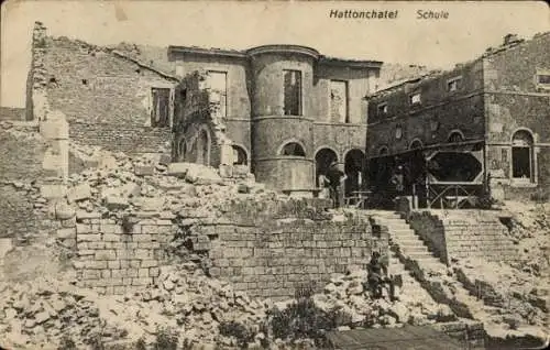 Ak Hattonville Vigneulles lès Hattonchâtel Lothringen Meuse, Ruine der Schule