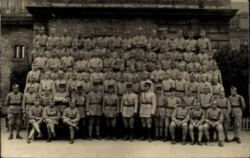 Foto Ak Französische Soldaten in Uniformen, Gruppenaufnahme