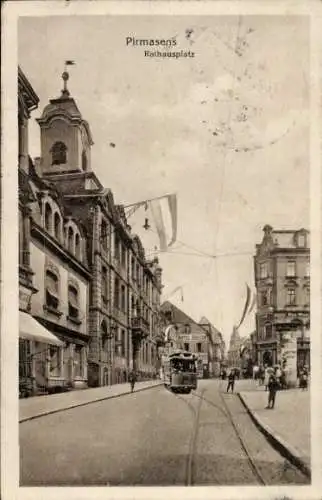 Ak Pirmasens am Pfälzerwald, Rathausplatz, Straßenbahn