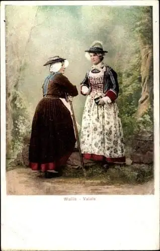 Ak Wallis, zwei Frauen in Waliser Volkstrachten
