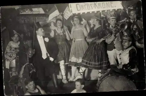Foto Ak Circus Krone, Artisten, Clown, Eingang