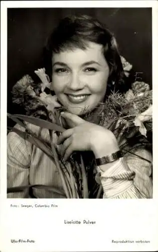 Ak Schauspielerin Liselotte Pulver, Portrait