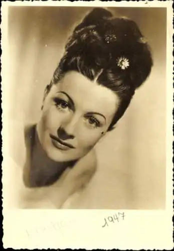 Ak Schauspielerin Margaret Lookwood, Portrait