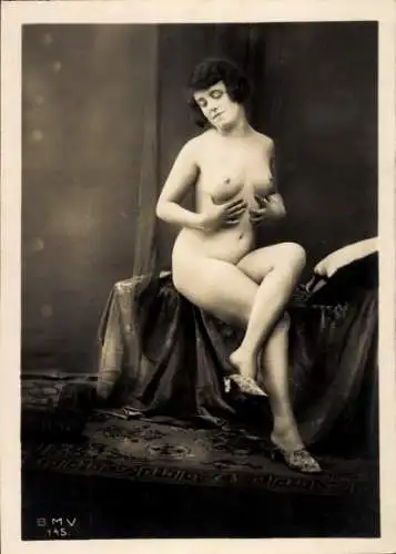 Foto Erotik, Frauenakt, nackte Frau, Busen