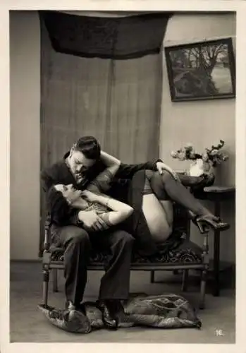 Foto Erotik, Liebespaar, Strümpfe, Beine