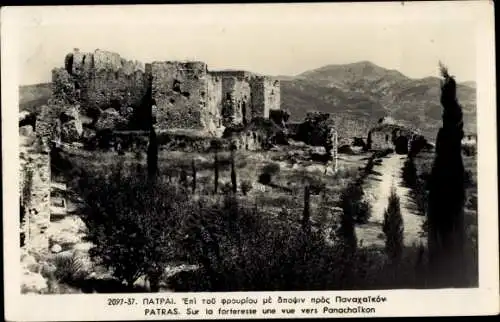 Ak Patras Griechenland, Auf der Festung ein Blick Richtung Panachaikon