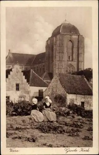 Ak Veere Zeeland, Groote Kerk, Mädchen in Tracht