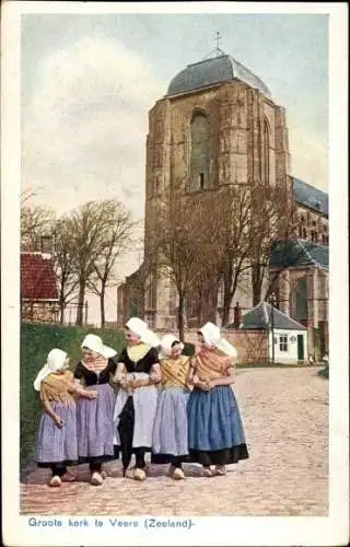 Ak Veere Zeeland, Groote kerk, Mädchen in Trachten, Kirche