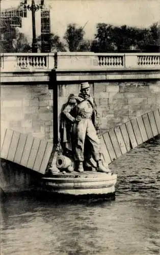 Ak Paris VIIe, Der Voltigeur du Pont de l'Alma