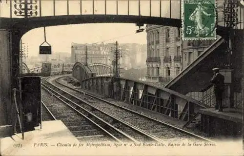 Ak Paris, Metropolitan Railway, Eingang zum Bahnhof Sevres, Süd-Etoile, Italien