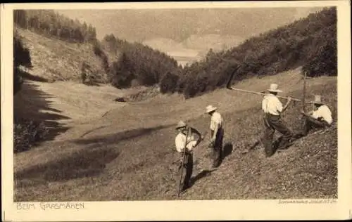 Ak Landwirtschaft, Bauern beim Grasmähen, Sensen