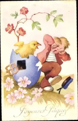 Ak Glückwunsch Ostern, Junge vor einem Küken erschreckt